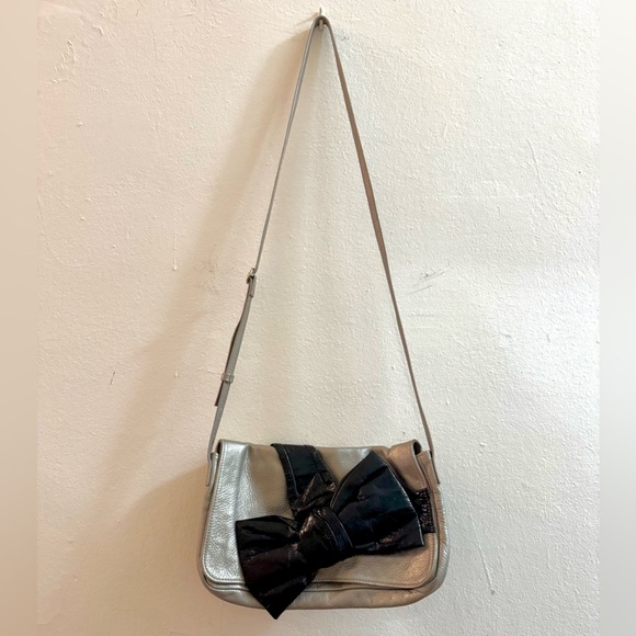 See By Chloé Bronze Leather Bag w/ Black Patent Bow, Adjustable Strap - Picture 3 of 10